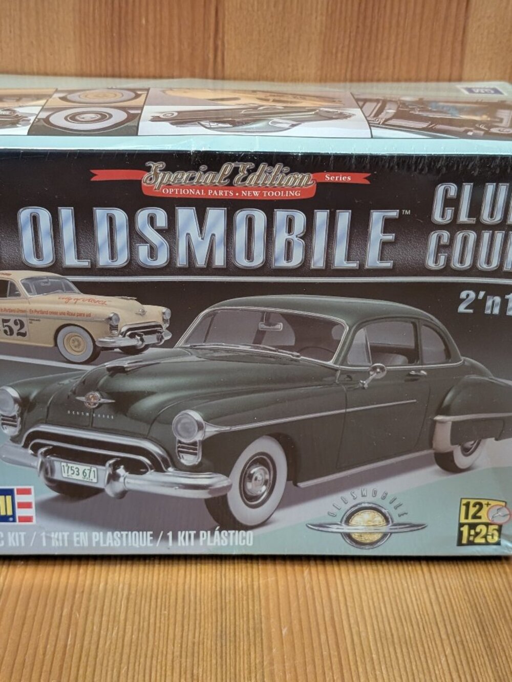 NEW Revell '50 Oldsmobile Club Coupe 1:25 2N1 Car Model Kit 85-4254 - SEALED BOX